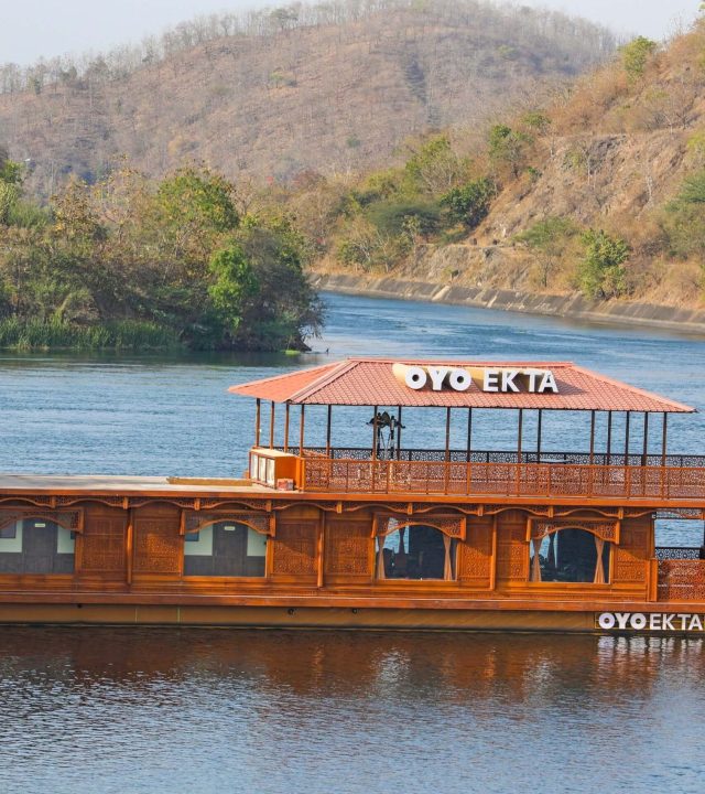 cruise vessel builders